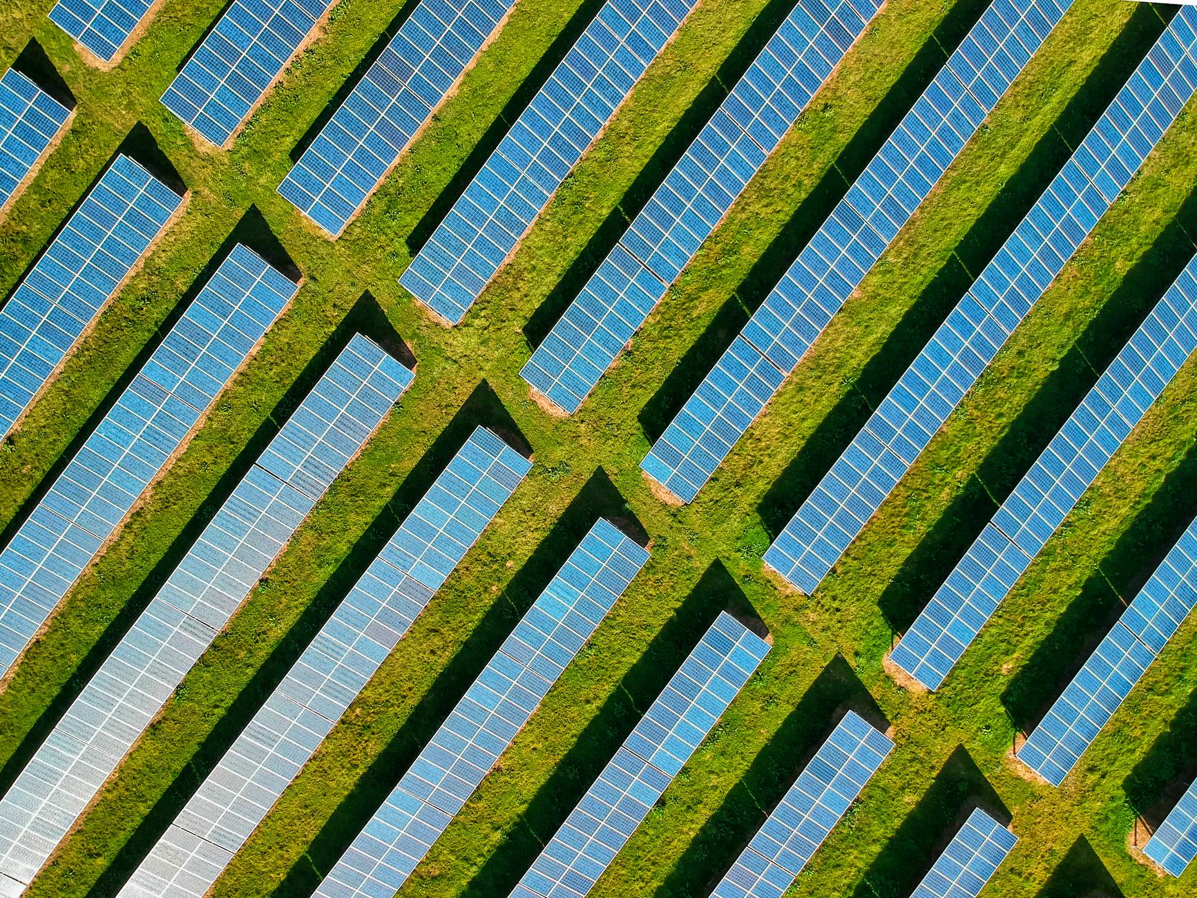 https://www.pexels.com/photo/solar-panels-on-a-green-field-4148472/