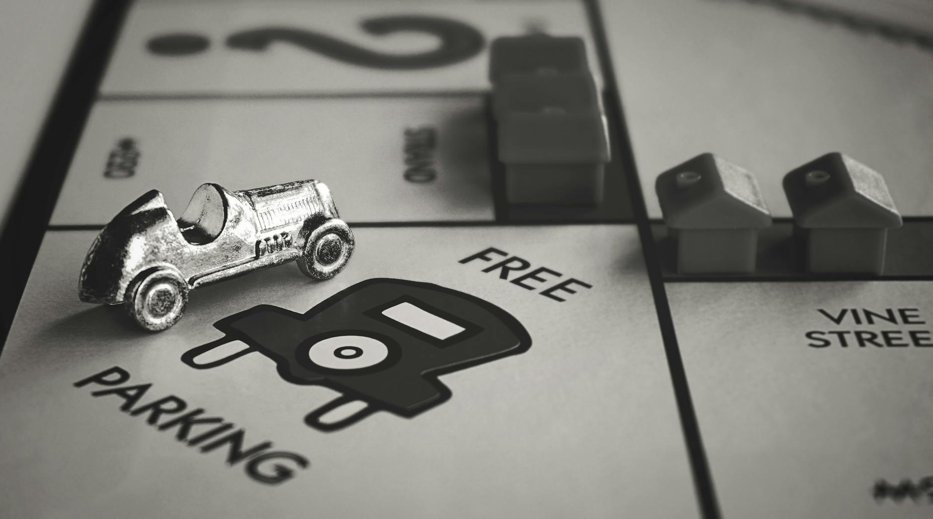 https://www.pexels.com/photo/miniature-item-on-monopoly-board-game-9078167/