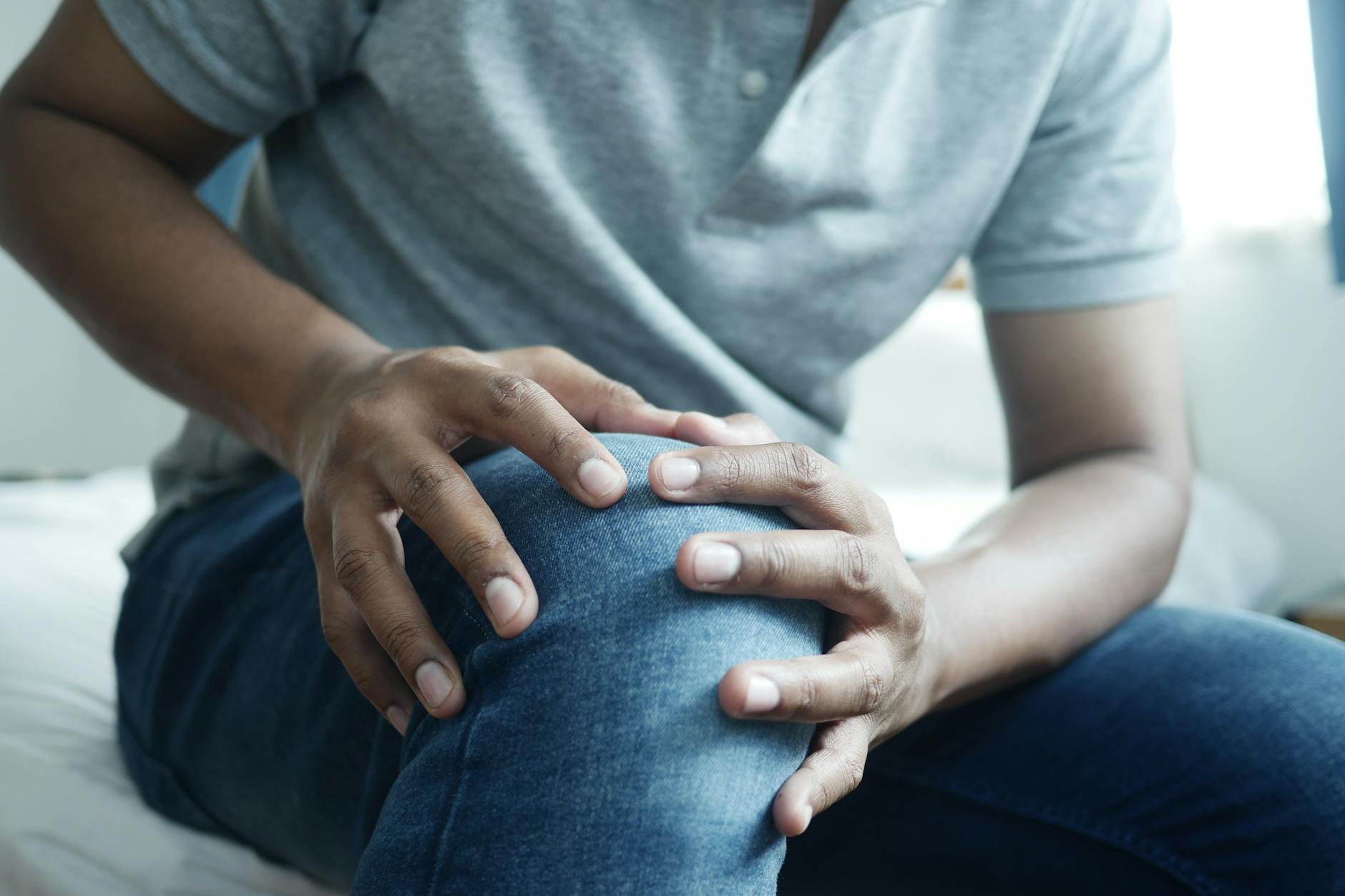 https://www.pexels.com/photo/a-person-in-gray-shirt-and-blue-denim-jeans-14534511/